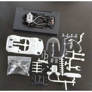 Thunderslot CA004KS/W McLaren Elva CAN-AM White kit